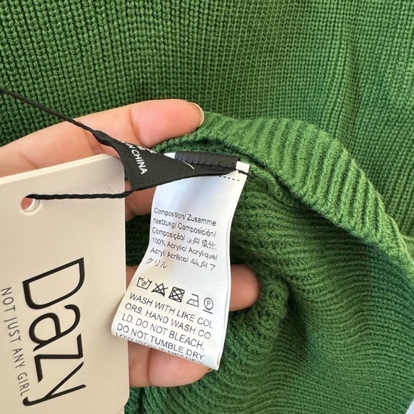 Cute emerald green, oversized V-neck vest NWT - Picture 7 of 12